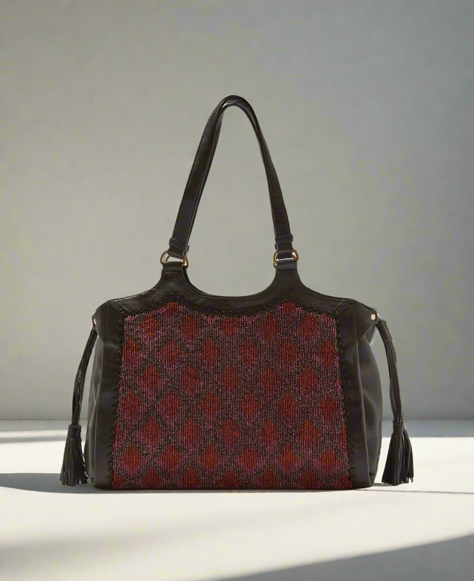 SHOPPING GEOMETRY ON LEATHER