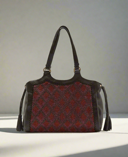 SHOPPING GEOMETRY ON LEATHER